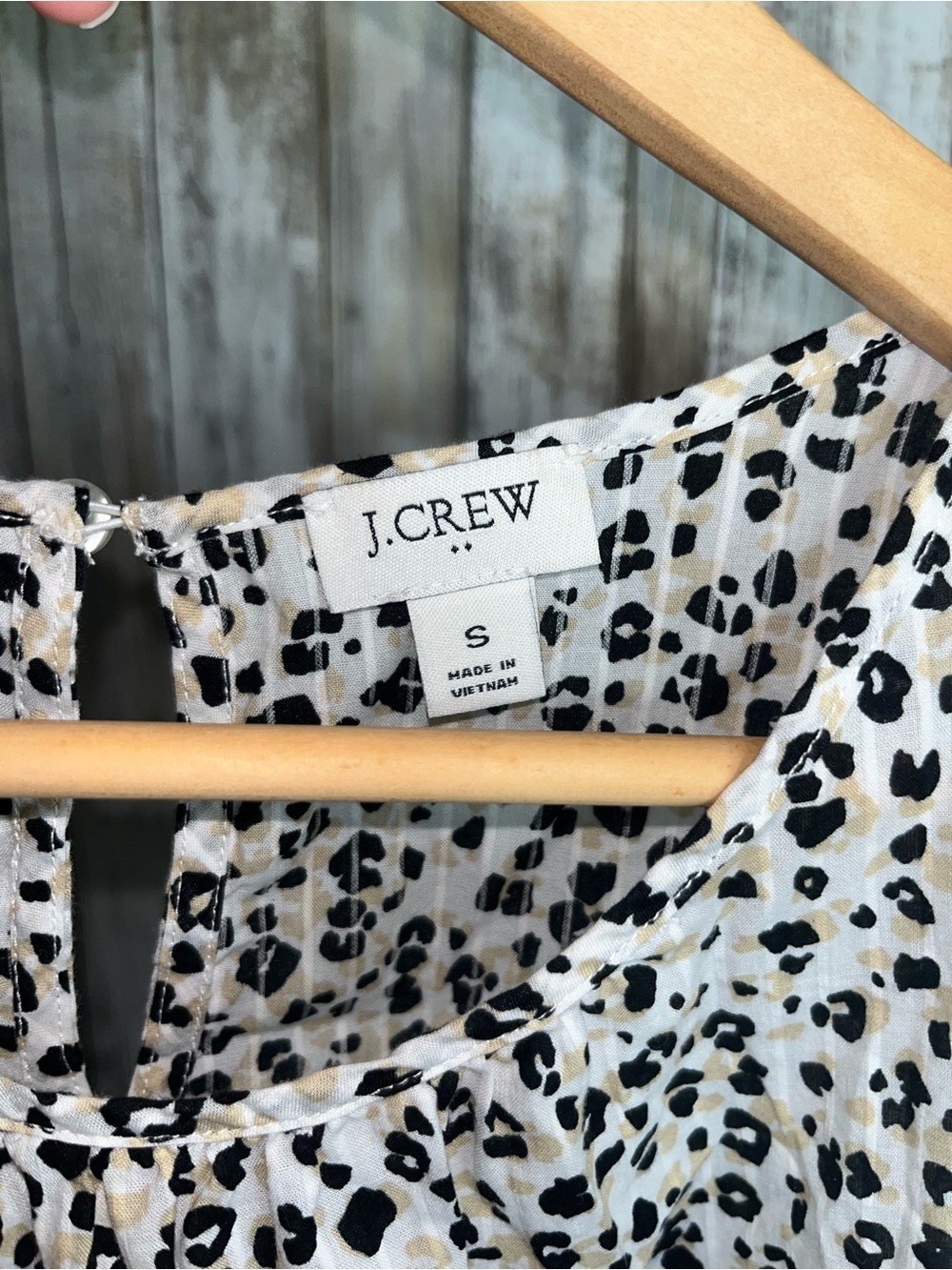 J. Crew Pintuck Flutter Sleeve Top Animal Print Blouse Small Cotton S - Picture 6 of 6